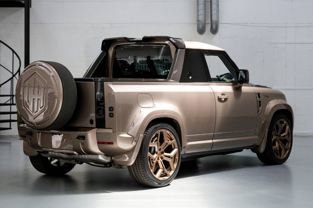 https://cdn.autogreeknews.gr/wp-content/uploads/2026/07/urban-automotive-defender-pickup-04.jpg