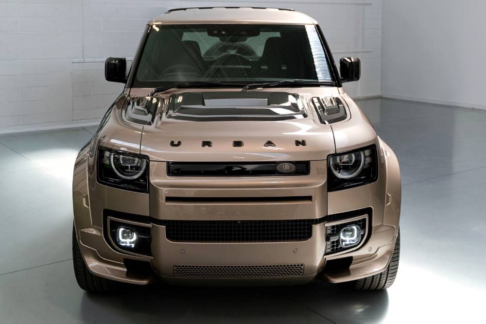 https://cdn.autogreeknews.gr/wp-content/uploads/2026/07/urban-automotive-defender-pickup-05.jpg