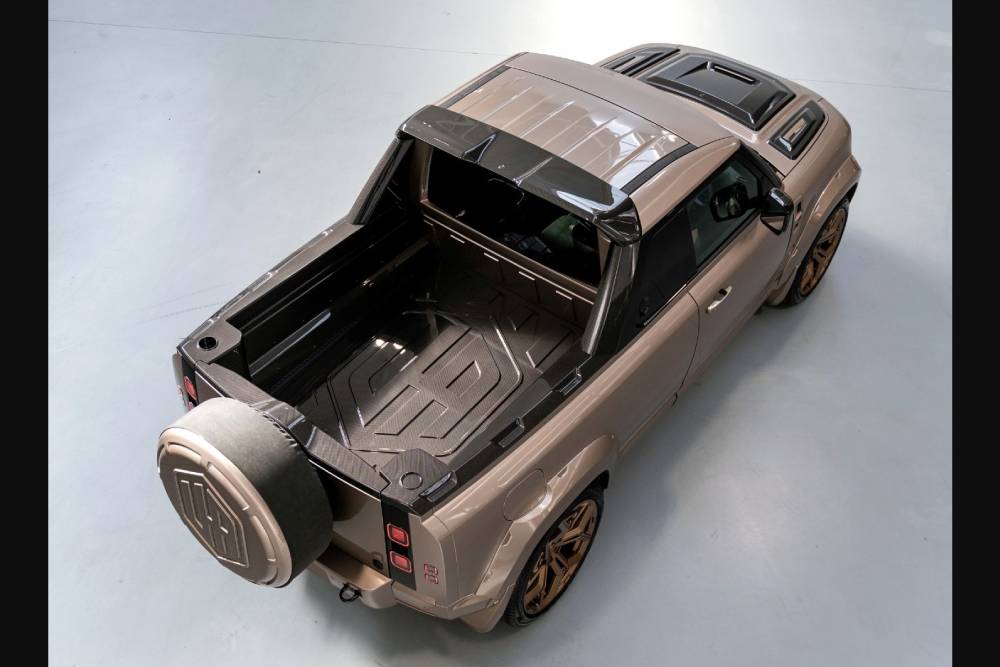 https://cdn.autogreeknews.gr/wp-content/uploads/2026/07/urban-automotive-defender-pickup-06.jpg