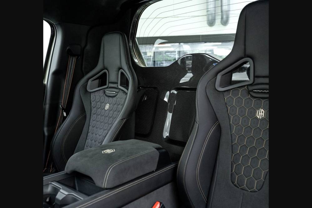 https://cdn.autogreeknews.gr/wp-content/uploads/2026/07/urban-automotive-defender-pickup-09.jpg