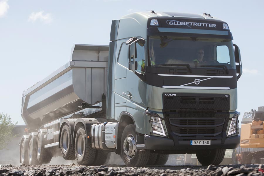 https://cdn.autogreeknews.gr/wp-content/uploads/2026/07/volvo-fh-tandem-axle-lift.jpg
