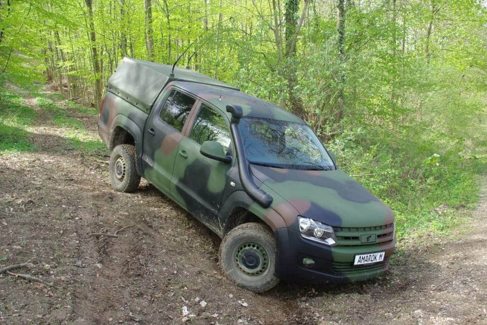https://cdn.autogreeknews.gr/wp-content/uploads/2026/07/vw-amarok-army.jpg