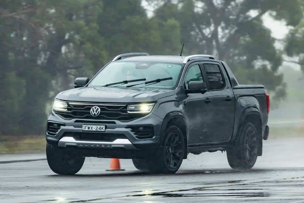 https://cdn.autogreeknews.gr/wp-content/uploads/2026/07/vw-amarok-w600-02.jpg