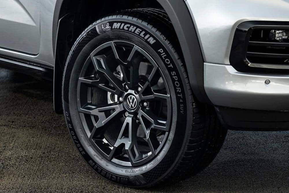 https://cdn.autogreeknews.gr/wp-content/uploads/2026/07/vw-amarok-w600-06.jpg