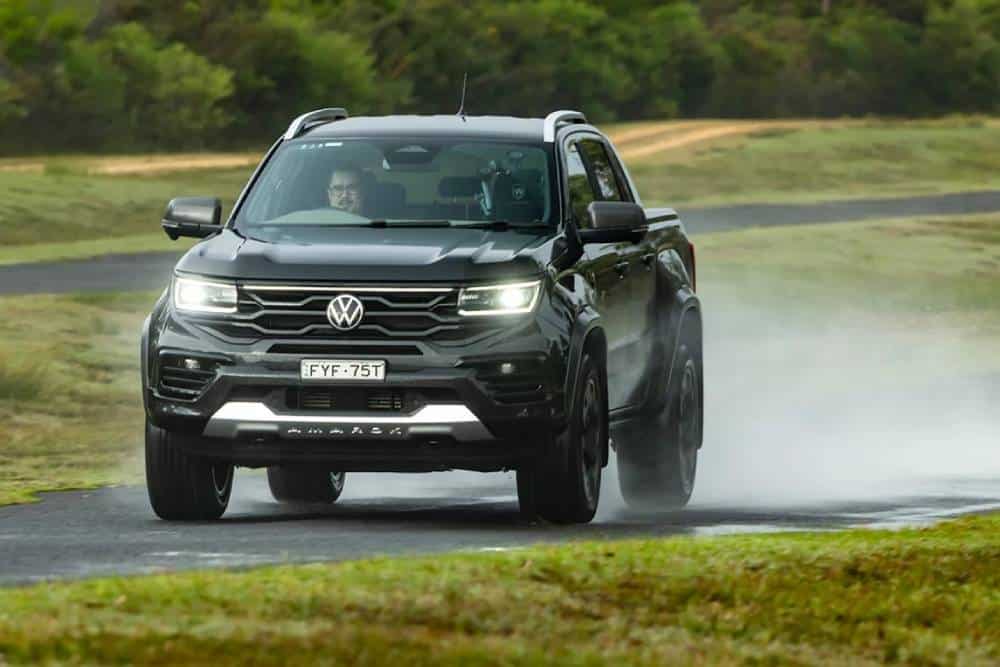 https://cdn.autogreeknews.gr/wp-content/uploads/2026/07/vw-amarok-w600.jpg