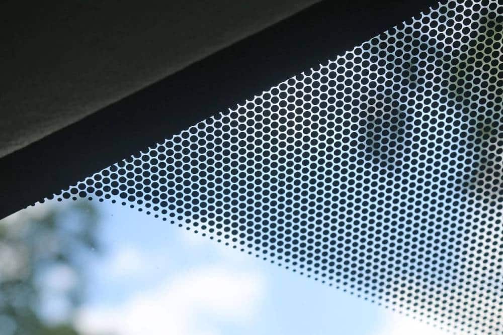 https://cdn.autogreeknews.gr/wp-content/uploads/2026/07/windshield-dots-03.jpg