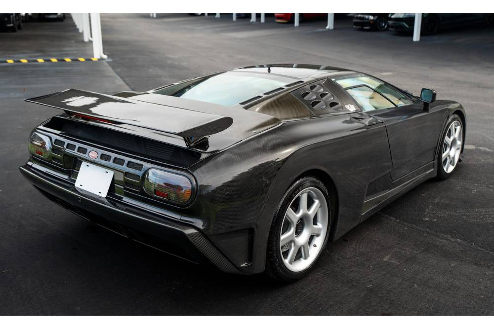 https://cdn.autogreeknews.gr/wp-content/uploads/2026/07/world-s-only-bugatti-eb110-ss-with-exposed-carbon-6.jpg