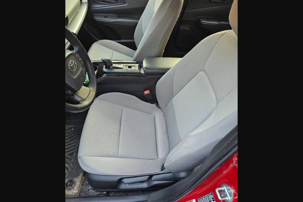 https://cdn.autogreeknews.gr/wp-content/uploads/2026/08/100000-miles-toyota-prius-02.jpg