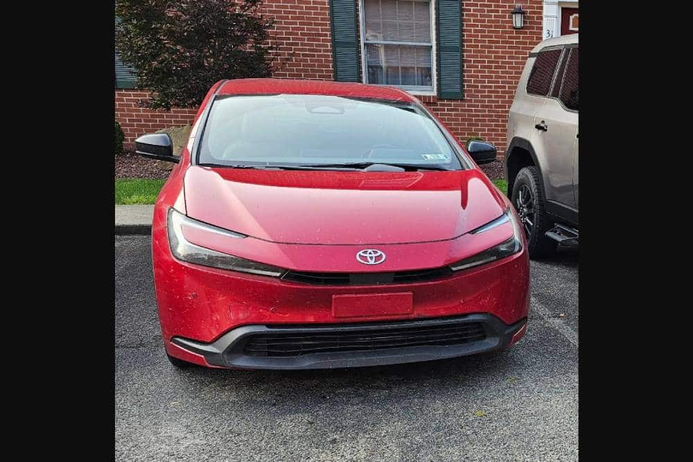 https://cdn.autogreeknews.gr/wp-content/uploads/2026/08/100000-miles-toyota-prius-03.jpg