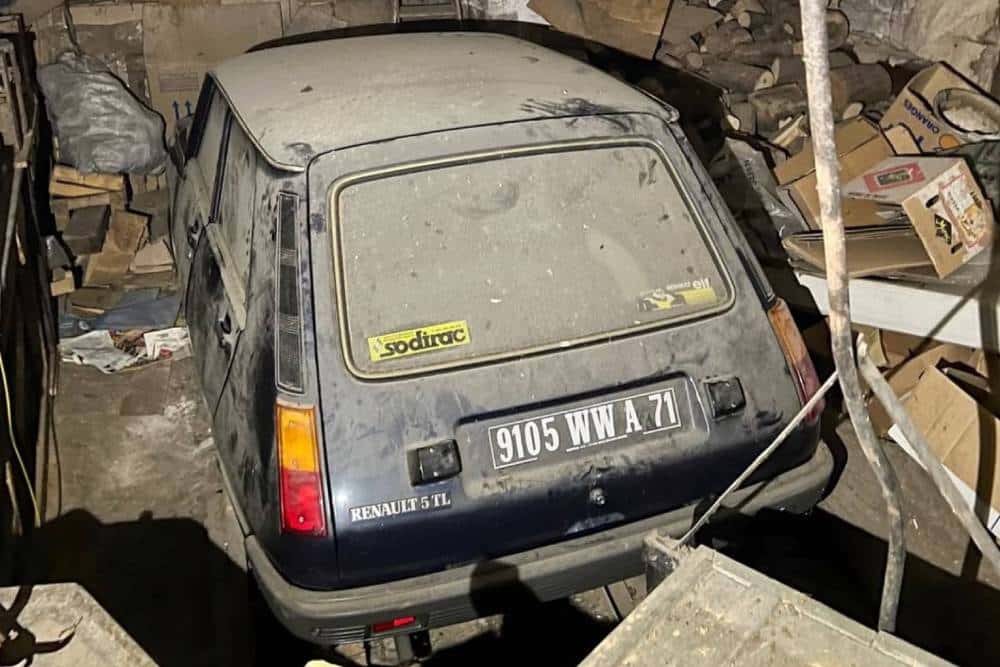 https://cdn.autogreeknews.gr/wp-content/uploads/2026/08/12-km-renault-5-04.jpg