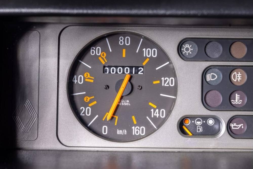 https://cdn.autogreeknews.gr/wp-content/uploads/2026/08/12-km-renault-5-05.jpg