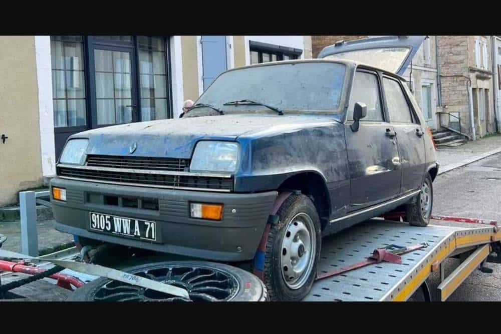https://cdn.autogreeknews.gr/wp-content/uploads/2026/08/12-km-renault-5-08.jpg