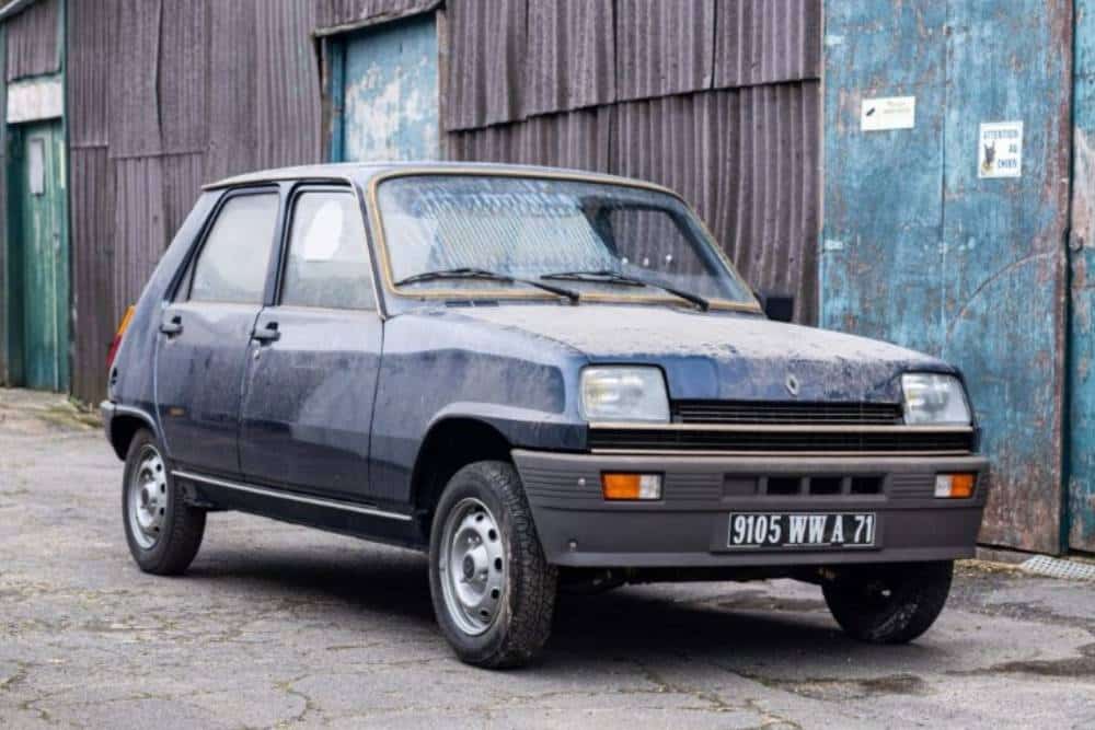 https://cdn.autogreeknews.gr/wp-content/uploads/2026/08/12-km-renault-5.jpg