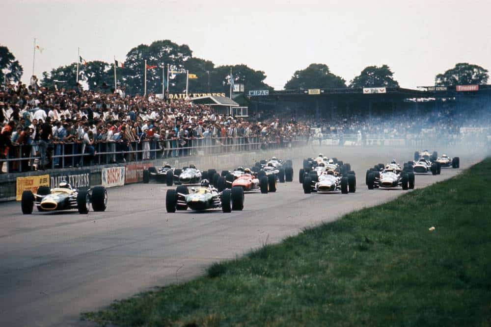 https://cdn.autogreeknews.gr/wp-content/uploads/2026/08/1967_F1_Holland_Race_Start-1.jpg