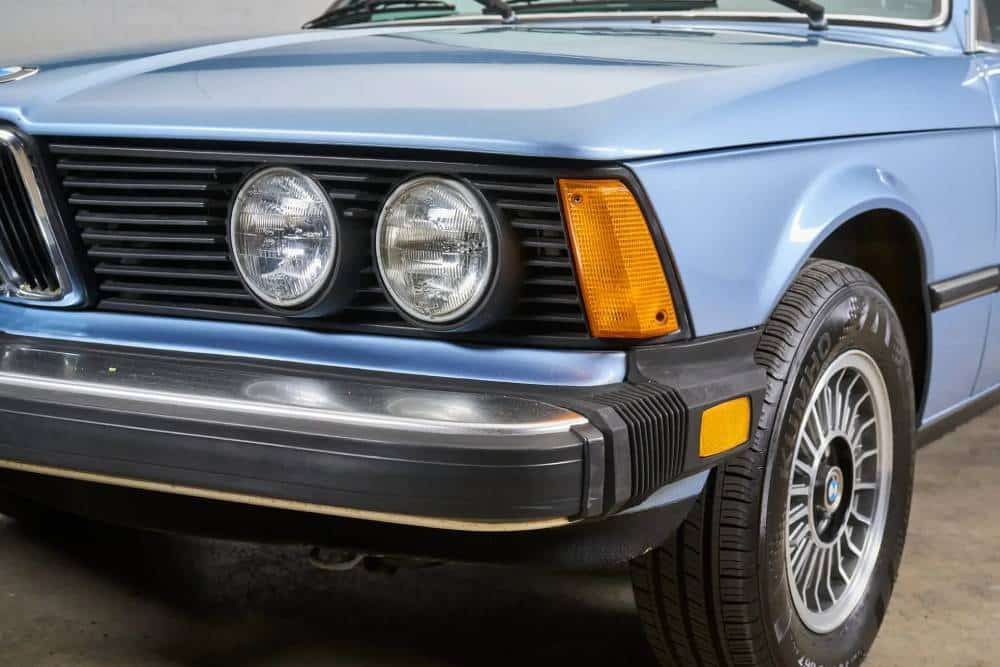 https://cdn.autogreeknews.gr/wp-content/uploads/2026/08/1977-BMW-320i-Auction-19.jpg