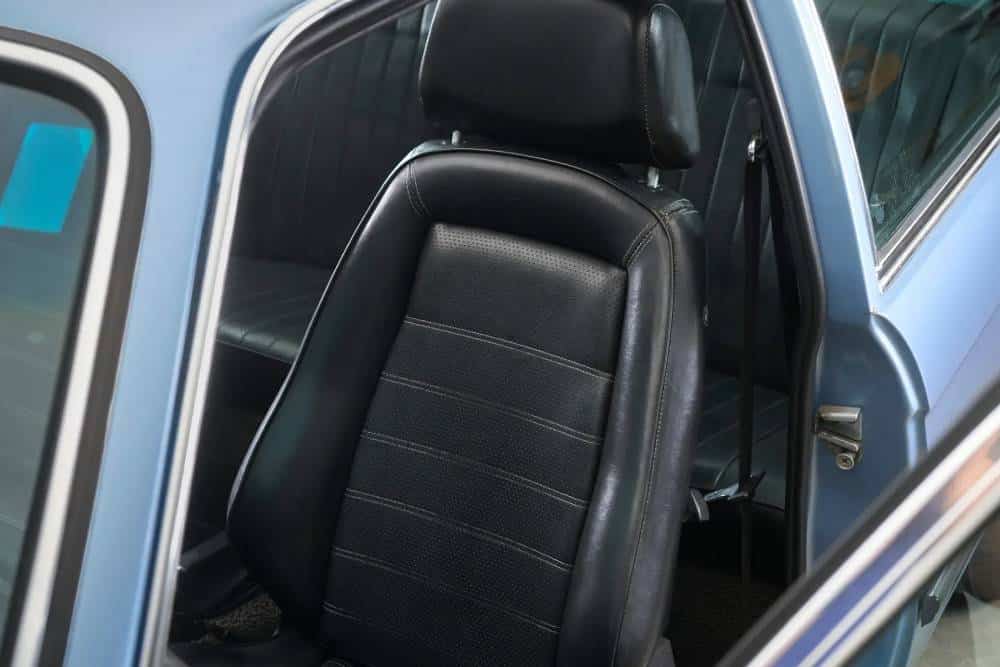 https://cdn.autogreeknews.gr/wp-content/uploads/2026/08/1977-BMW-320i-Auction-23.jpg