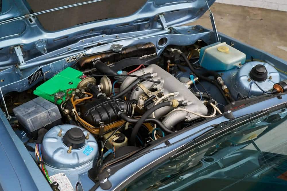 https://cdn.autogreeknews.gr/wp-content/uploads/2026/08/1977-BMW-320i-Auction-30.jpg