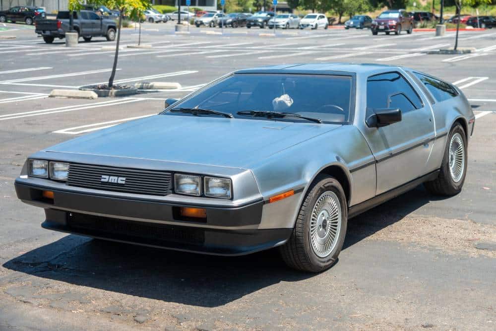 https://cdn.autogreeknews.gr/wp-content/uploads/2026/08/1982-delorean-dmc-12-for-sale-10.jpg