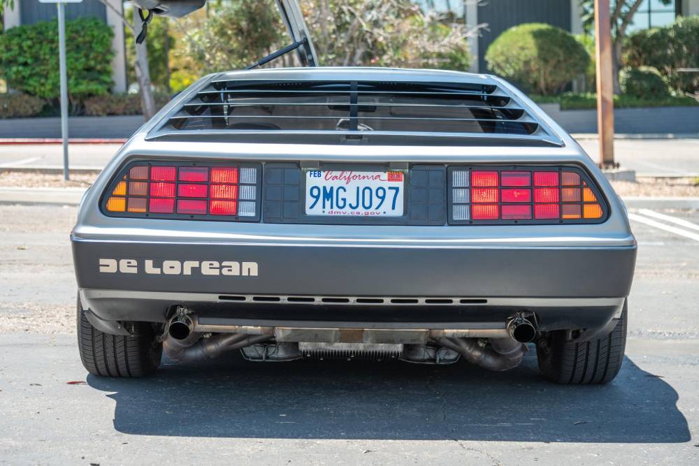 https://cdn.autogreeknews.gr/wp-content/uploads/2026/08/1982-delorean-dmc-12-for-sale-11.jpg