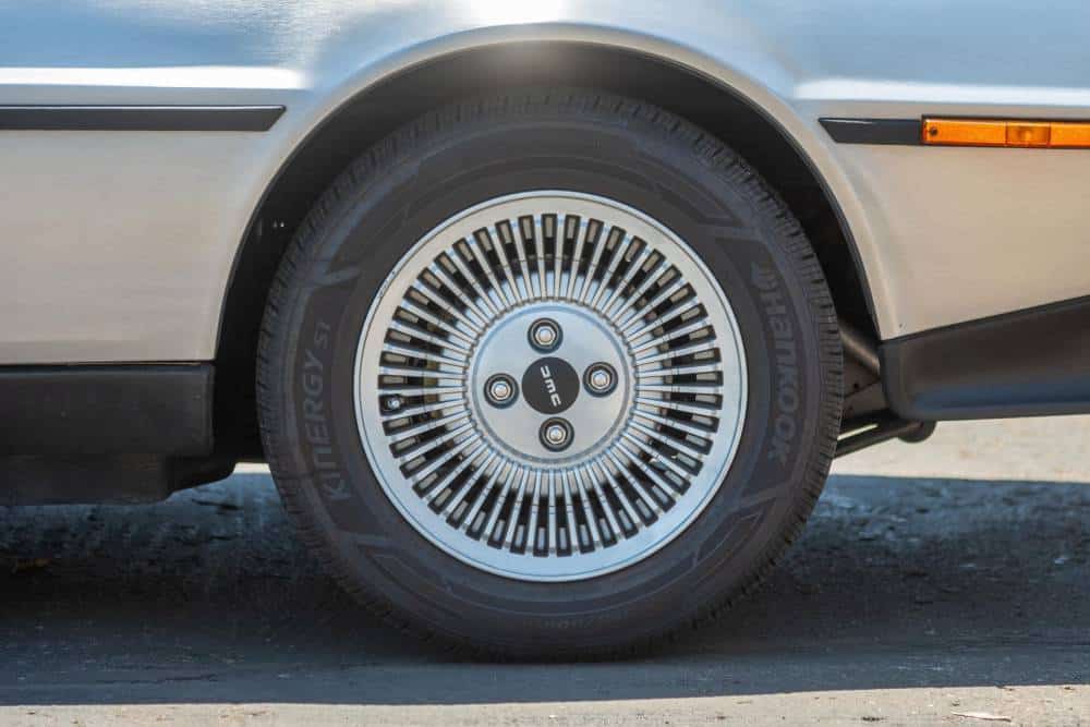 https://cdn.autogreeknews.gr/wp-content/uploads/2026/08/1982-delorean-dmc-12-for-sale-5.jpg