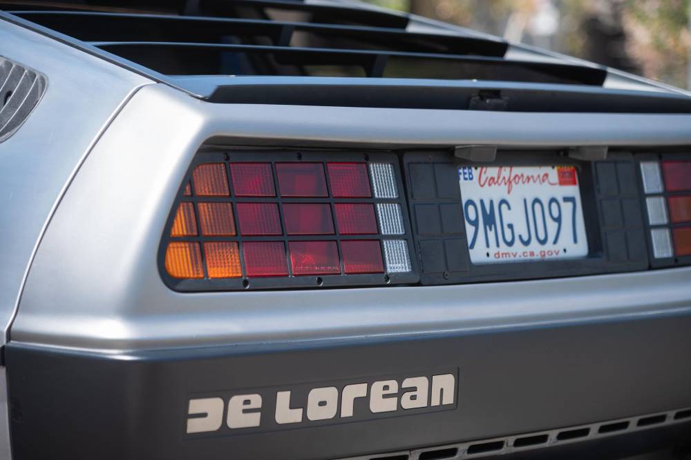 https://cdn.autogreeknews.gr/wp-content/uploads/2026/08/1982-delorean-dmc-12-for-sale-7.jpg