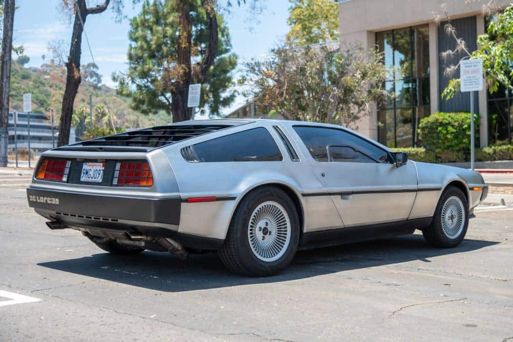https://cdn.autogreeknews.gr/wp-content/uploads/2026/08/1982-delorean-dmc-12-for-sale-9.jpg