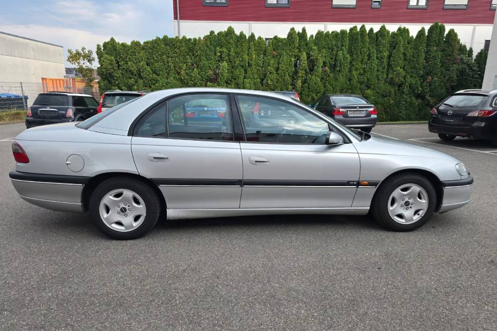 https://cdn.autogreeknews.gr/wp-content/uploads/2026/08/1996-opel-omega-v6-for-sale-1.jpg