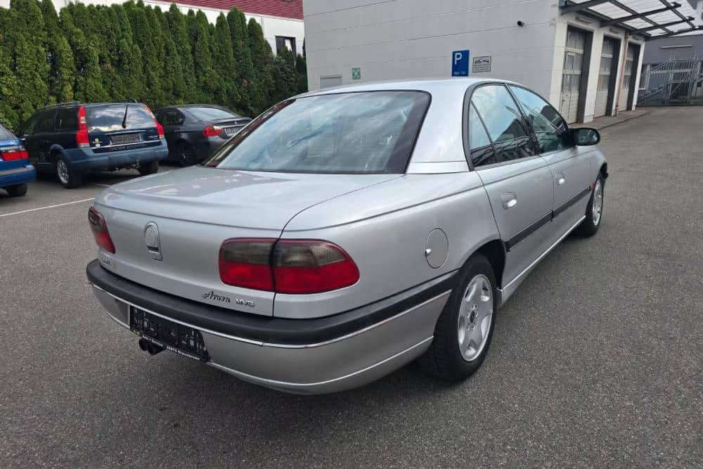 https://cdn.autogreeknews.gr/wp-content/uploads/2026/08/1996-opel-omega-v6-for-sale-11.jpg