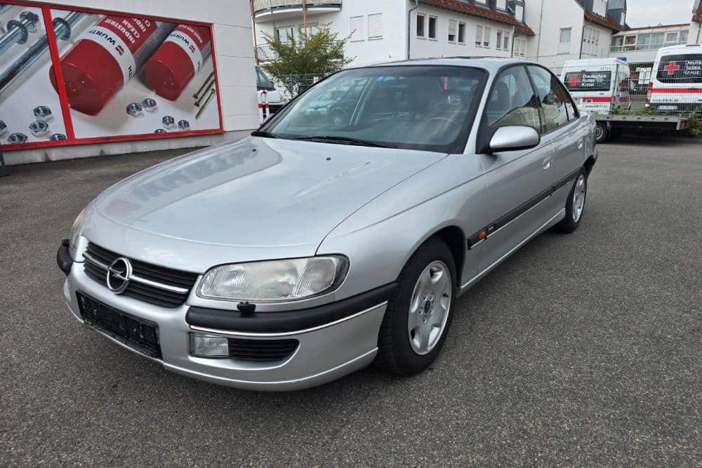 https://cdn.autogreeknews.gr/wp-content/uploads/2026/08/1996-opel-omega-v6-for-sale-12.jpg