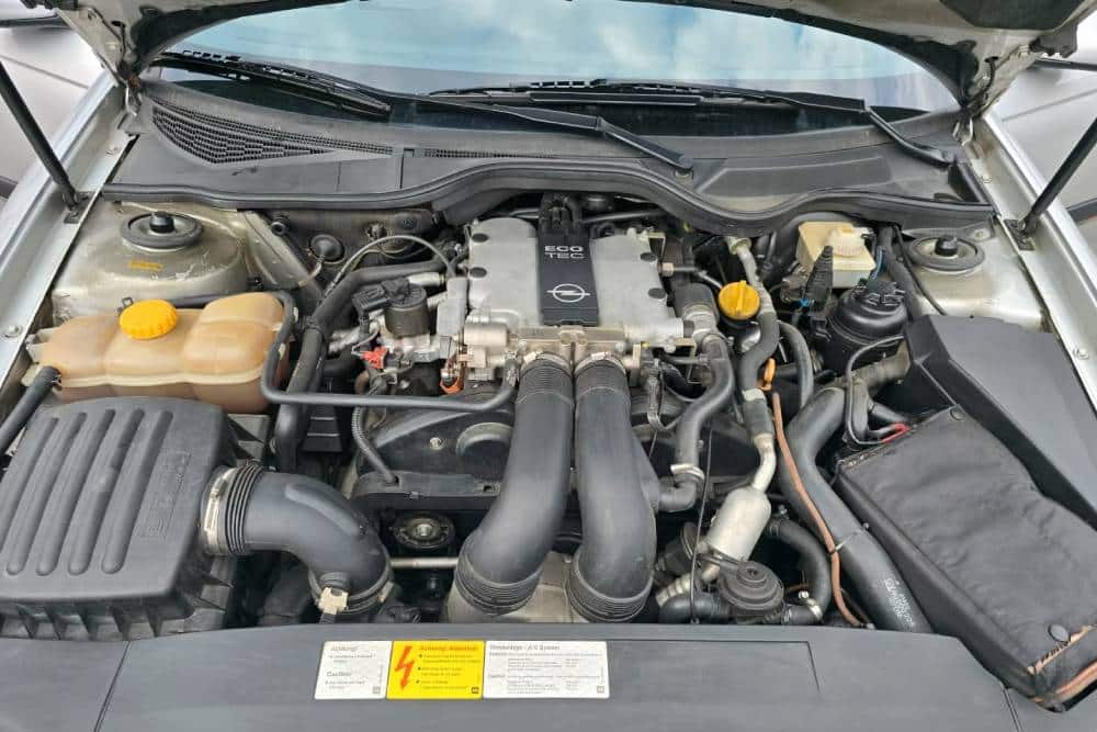 https://cdn.autogreeknews.gr/wp-content/uploads/2026/08/1996-opel-omega-v6-for-sale-8.jpg