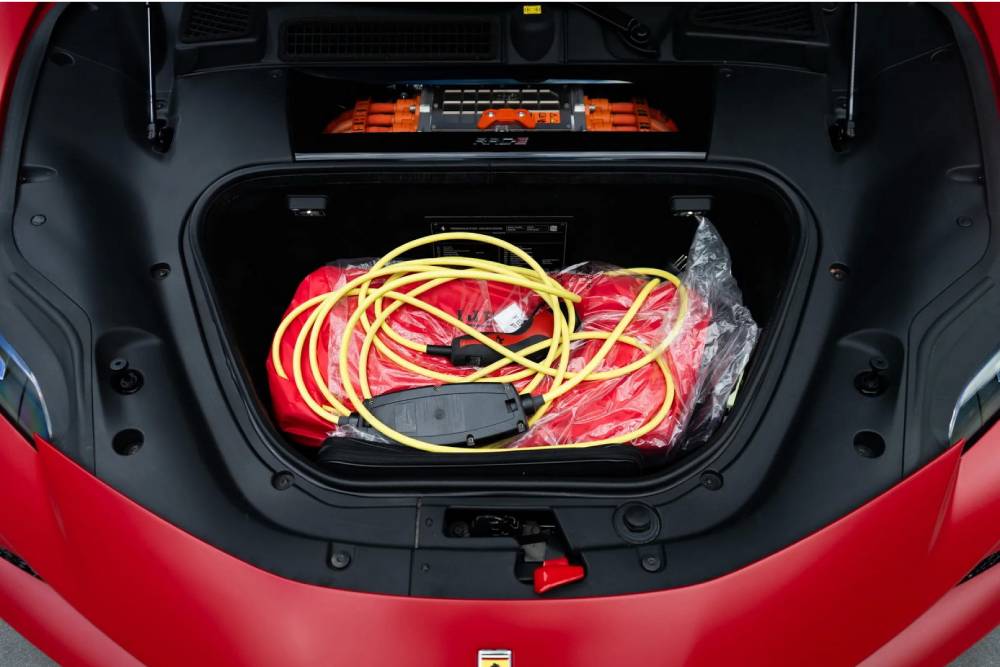 https://cdn.autogreeknews.gr/wp-content/uploads/2026/08/2023-ferrari-sf90-stradale-7.jpg
