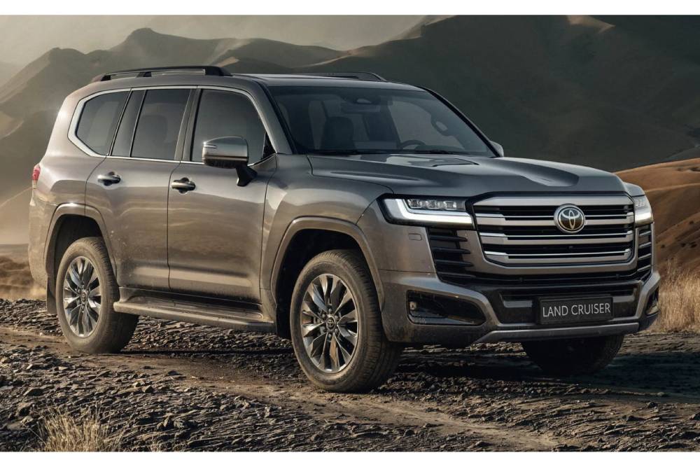 https://cdn.autogreeknews.gr/wp-content/uploads/2026/08/2026-Toyota-Land-Cruiser-300-Hybrid-1-copy-2048x11-1.jpg