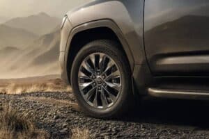 2026-Toyota-Land-Cruiser-300-Hybrid-10-2048×1543