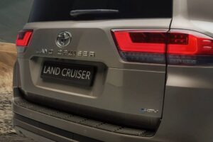 2026-Toyota-Land-Cruiser-300-Hybrid-11-2048×1366