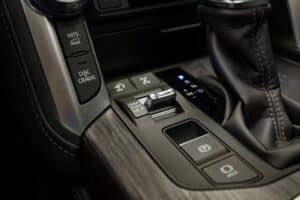 2026-Toyota-Land-Cruiser-300-Hybrid-16-2048×1366