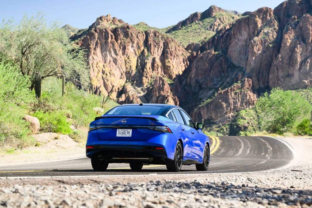 https://cdn.autogreeknews.gr/wp-content/uploads/2026/08/2027-Nissan-Sentra-818-16-2048x1366-1.jpg
