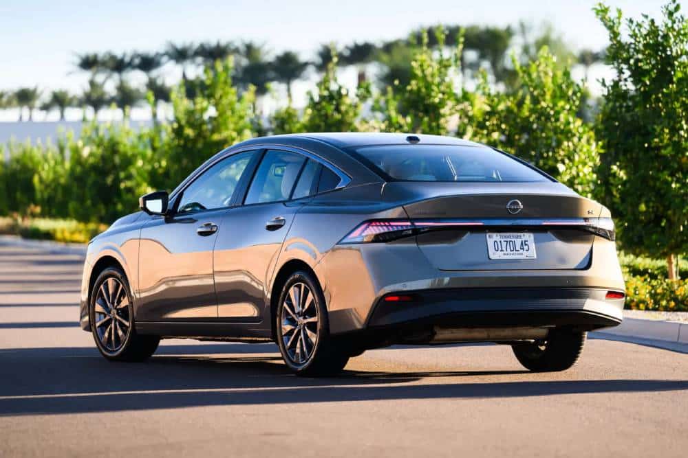https://cdn.autogreeknews.gr/wp-content/uploads/2026/08/2027-Nissan-Sentra-818-9-2048x1366-1.jpg