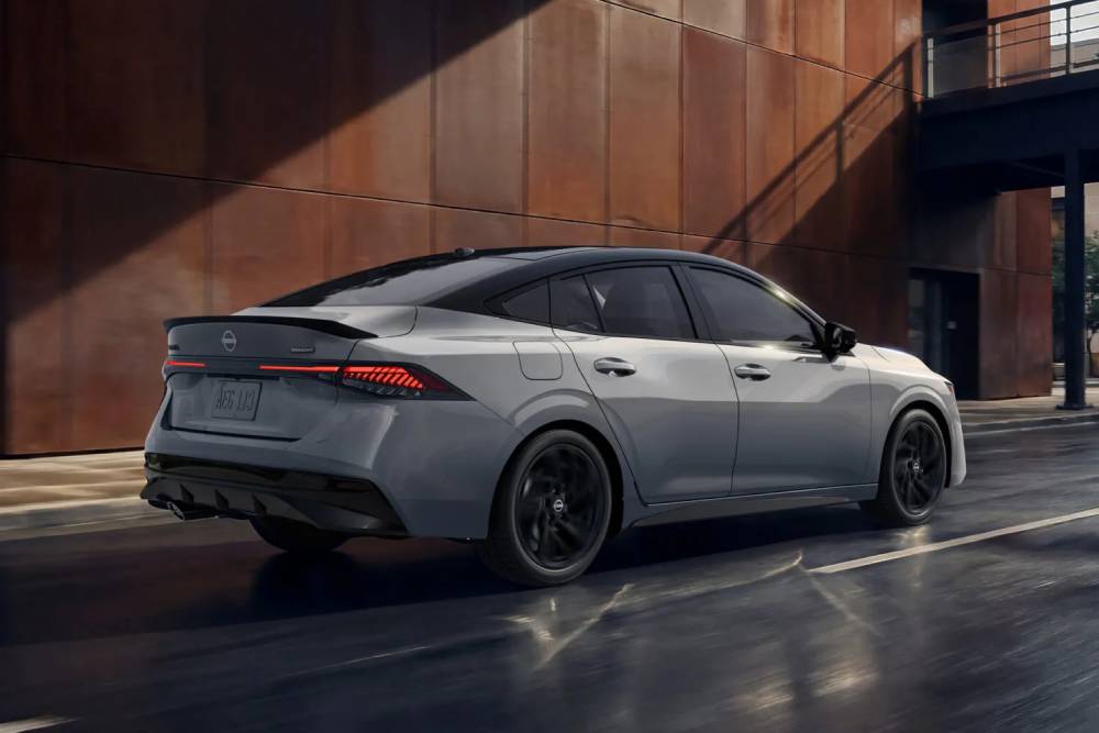 https://cdn.autogreeknews.gr/wp-content/uploads/2026/08/2027-Nissan-Sentra-Midnight-Edition-818-3-2048x136-1.jpg