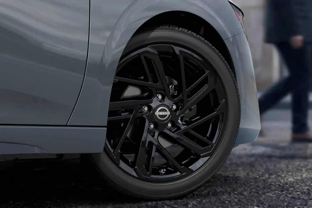 https://cdn.autogreeknews.gr/wp-content/uploads/2026/08/2027-Nissan-Sentra-Midnight-Edition-818-4-2048x136-1.jpg