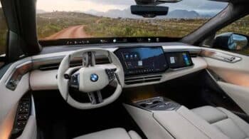 BMW: «Δεν βάζουμε κουμπιά γιατί οι νέοι μιλάνε στα αυτοκίνητα»