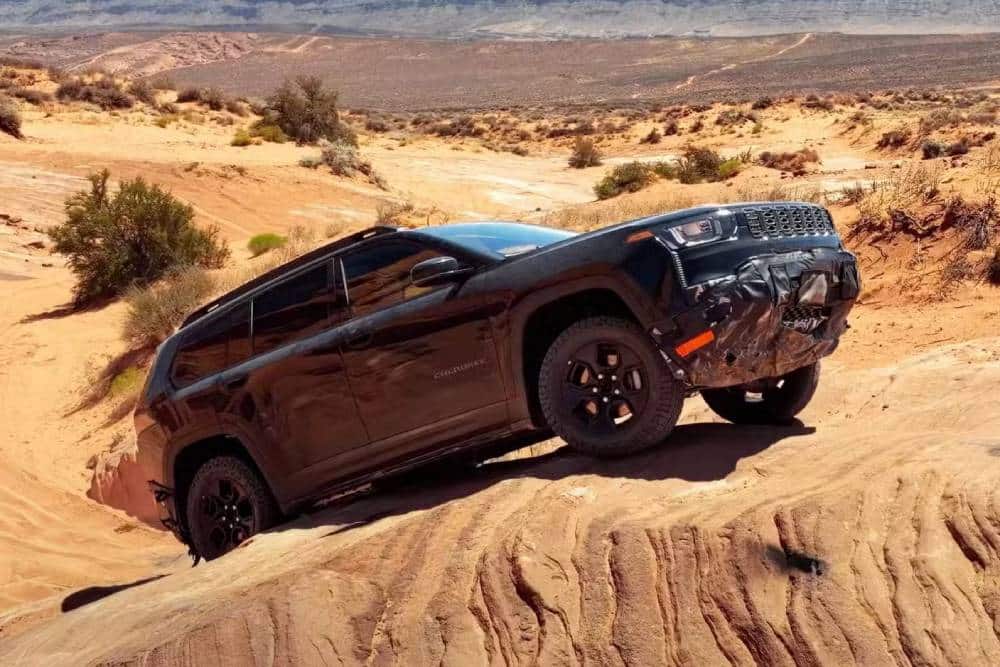 https://cdn.autogreeknews.gr/wp-content/uploads/2026/08/2027-jeep-cherokee-trailhawk-02.jpg