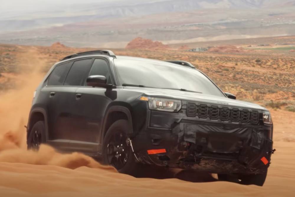 https://cdn.autogreeknews.gr/wp-content/uploads/2026/08/2027-jeep-cherokee-trailhawk-04.jpg