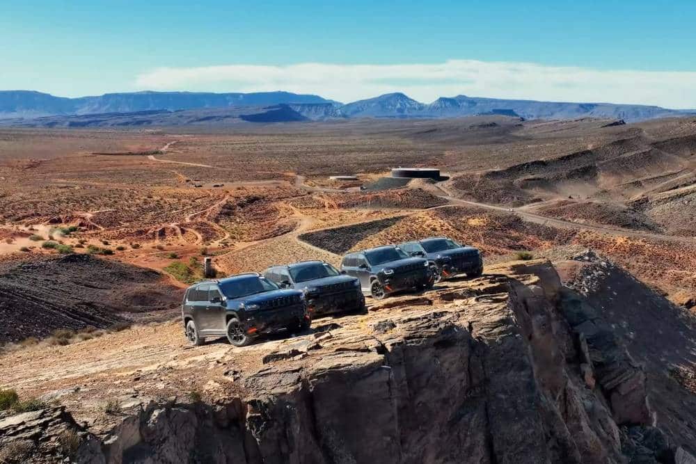 https://cdn.autogreeknews.gr/wp-content/uploads/2026/08/2027-jeep-cherokee-trailhawk-05.jpg