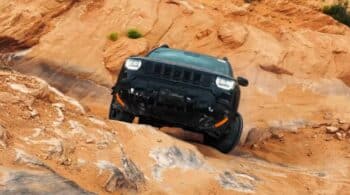 Το νέο Jeep Cherokee Trailhawk ορμάει εκτός δρόμου (+video)