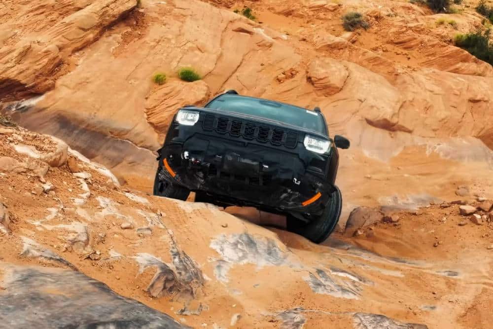 https://cdn.autogreeknews.gr/wp-content/uploads/2026/08/2027-jeep-cherokee-trailhawk-07.jpg