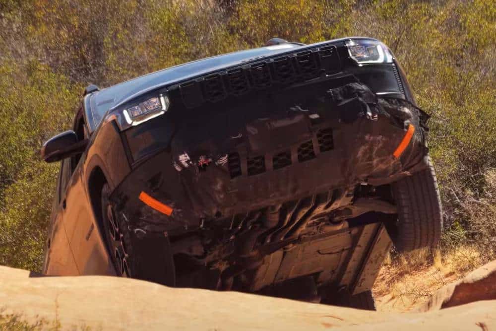https://cdn.autogreeknews.gr/wp-content/uploads/2026/08/2027-jeep-cherokee-trailhawk.jpg
