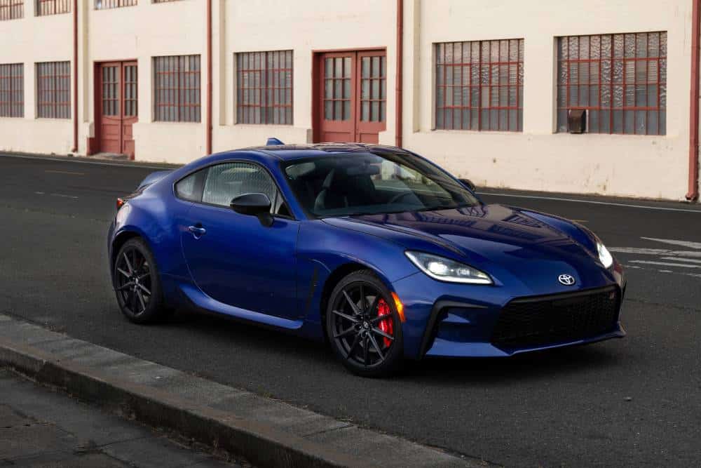 https://cdn.autogreeknews.gr/wp-content/uploads/2026/08/2027_Toyota_GR86_Premium_TruenoBlue_001-1.jpg