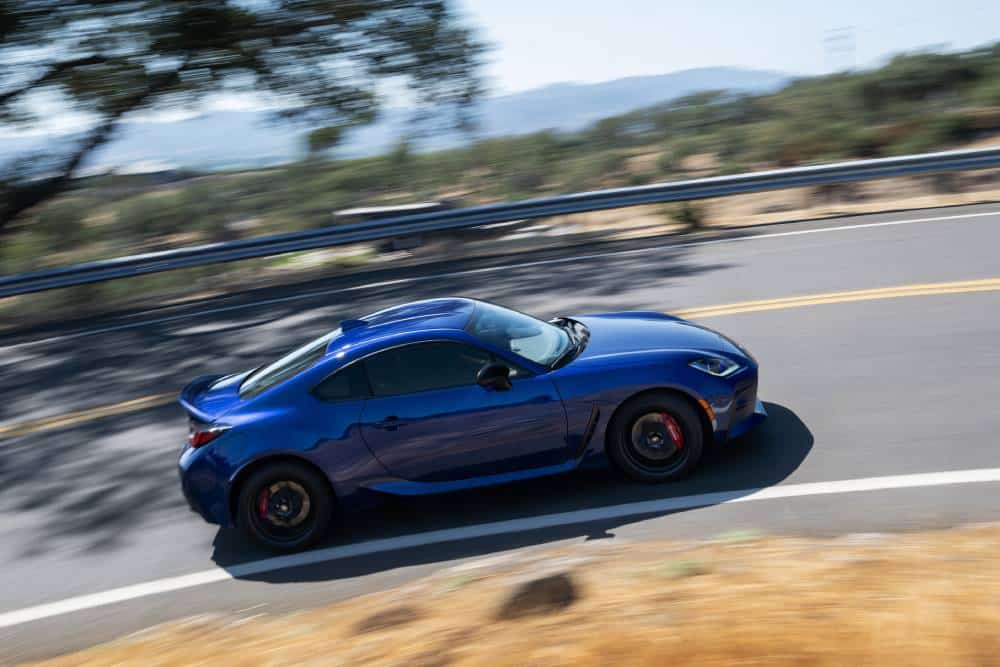 https://cdn.autogreeknews.gr/wp-content/uploads/2026/08/2027_Toyota_GR86_Premium_TruenoBlue_314-1.jpg