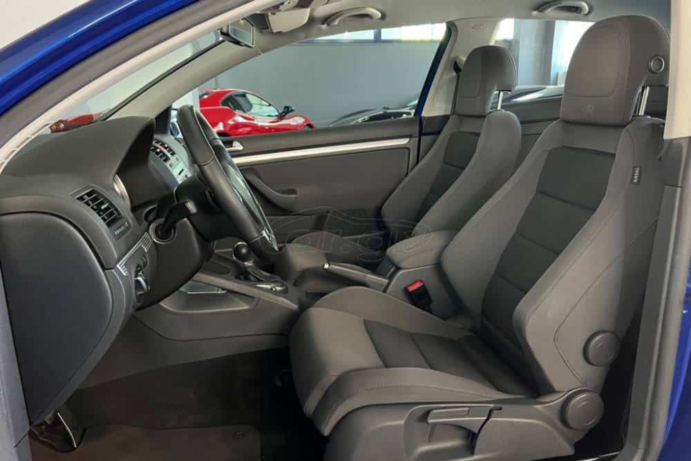 https://cdn.autogreeknews.gr/wp-content/uploads/2026/08/4600-km-vw-golf-r32-for-sale-3.jpg