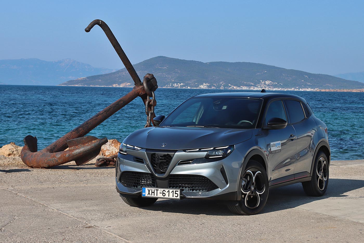 https://cdn.autogreeknews.gr/wp-content/uploads/2026/08/Alfa-Romeo-Junior-Ibrida-static.jpg